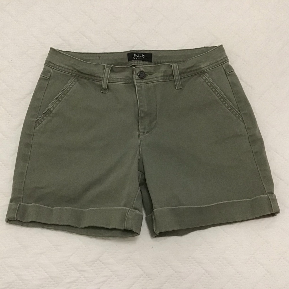 Earl Women’s Khaki Green Casual Shorts | Size 8